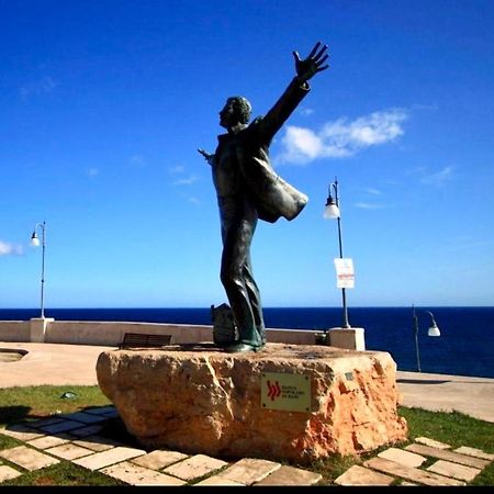 Polignano A Mare: Sulla Piazza Di Domenico Modugno Villa Buitenkant foto