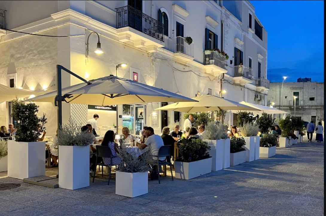 Polignano A Mare: Sulla Piazza Di Domenico Modugno Villa Buitenkant foto