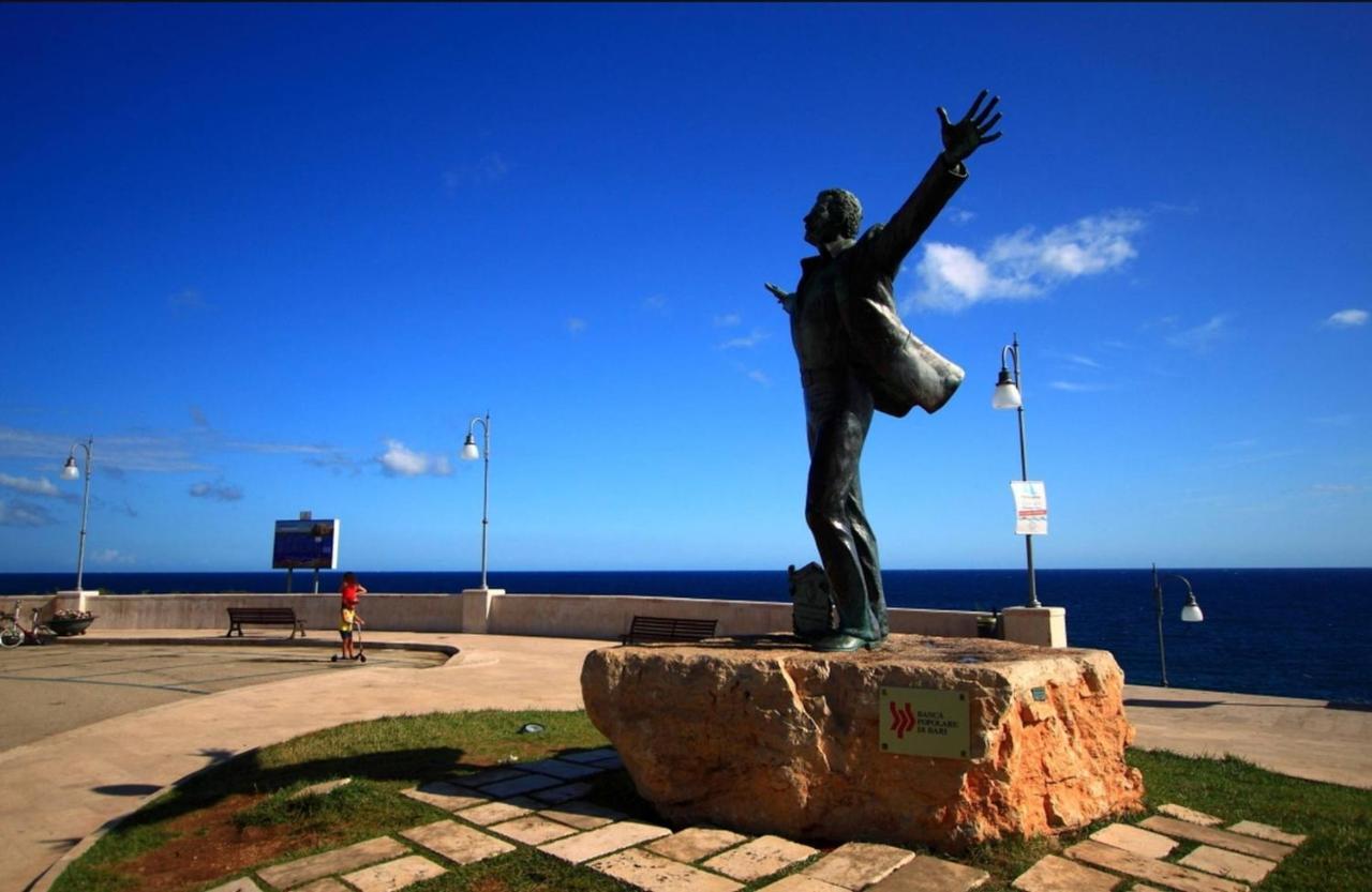 Polignano A Mare: Sulla Piazza Di Domenico Modugno Villa Buitenkant foto