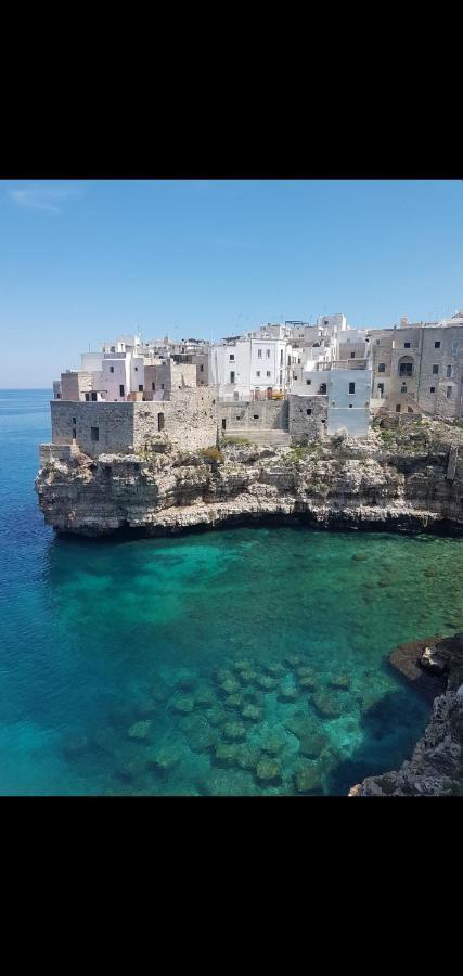 Polignano A Mare: Sulla Piazza Di Domenico Modugno Villa Buitenkant foto