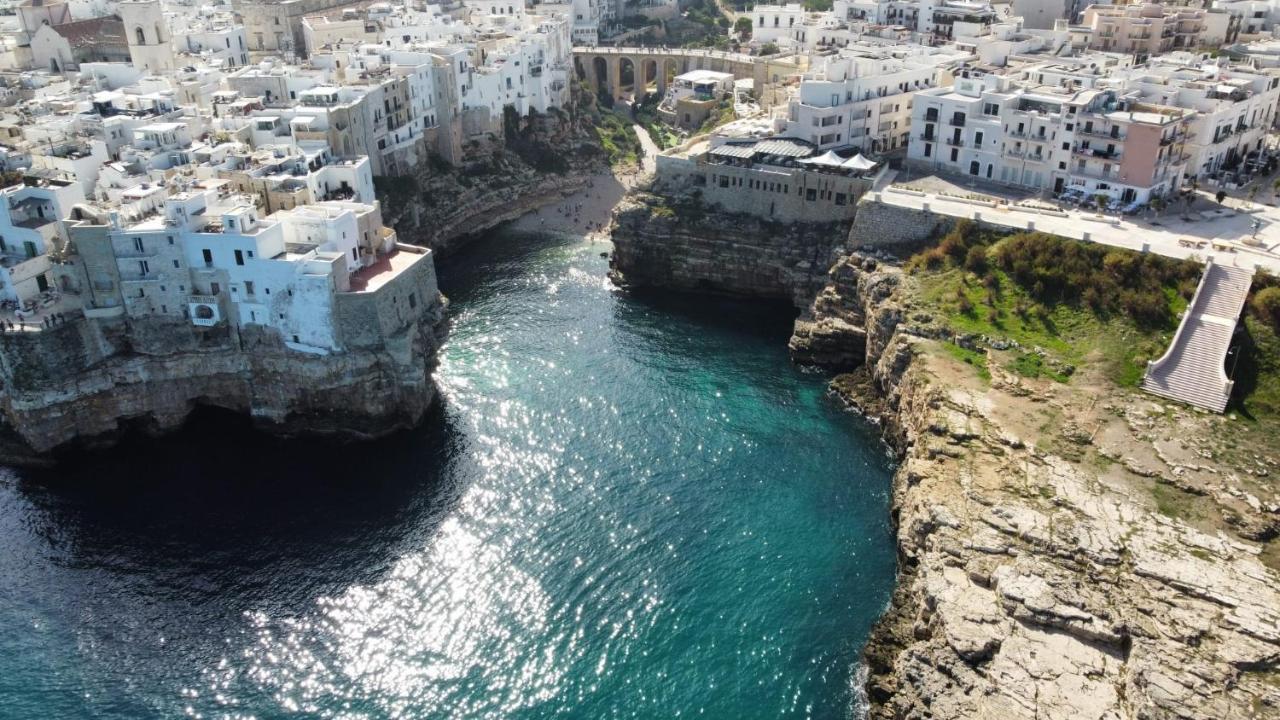 Polignano A Mare: Sulla Piazza Di Domenico Modugno Villa Buitenkant foto