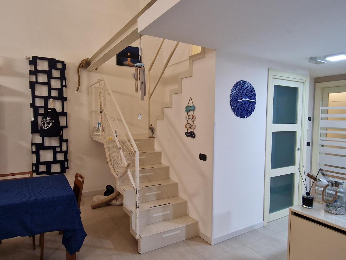 Polignano A Mare: Sulla Piazza Di Domenico Modugno Villa Buitenkant foto