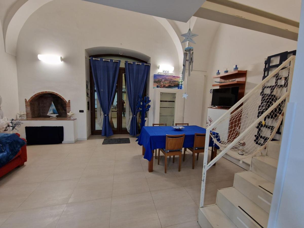 Polignano A Mare: Sulla Piazza Di Domenico Modugno Villa Buitenkant foto