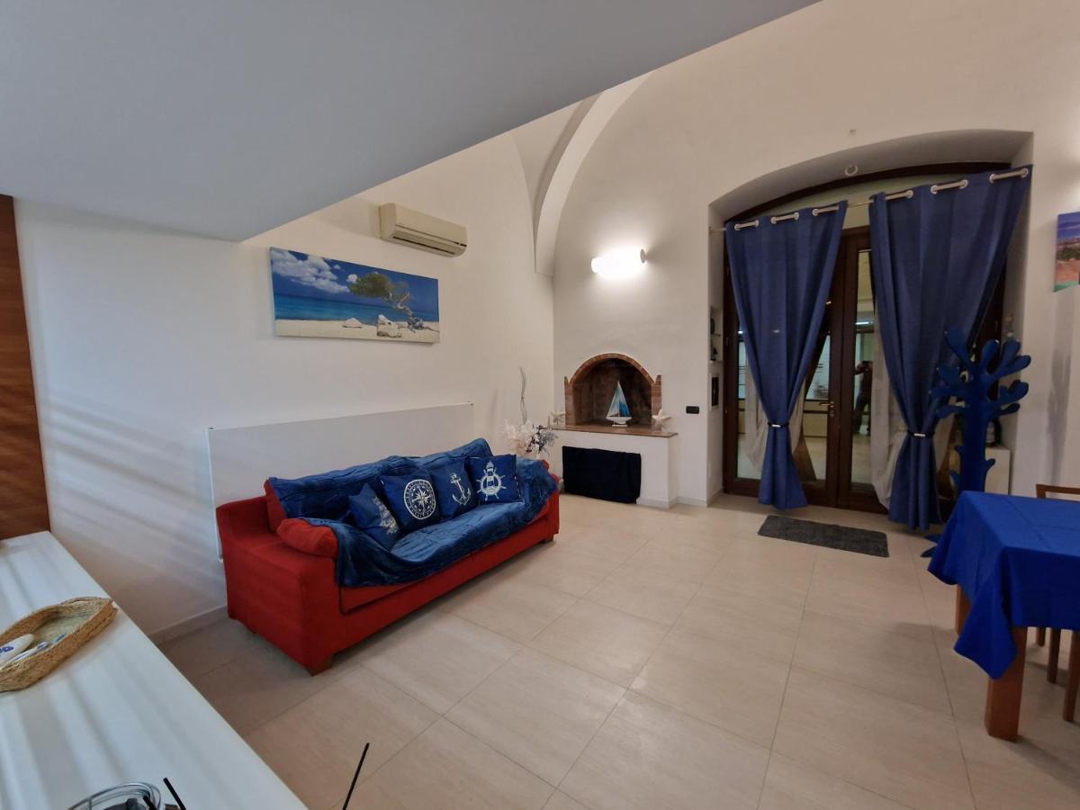 Polignano A Mare: Sulla Piazza Di Domenico Modugno Villa Buitenkant foto