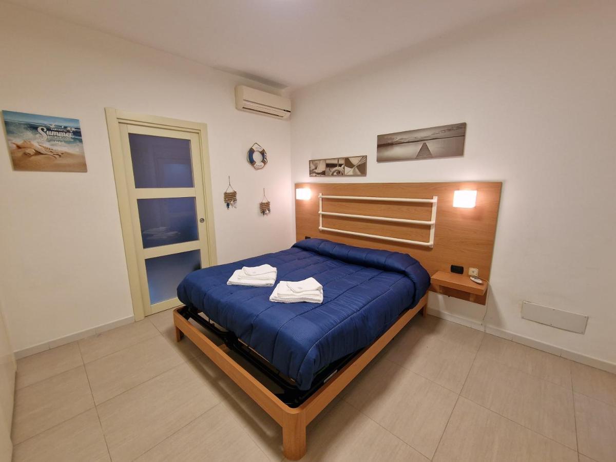 Polignano A Mare: Sulla Piazza Di Domenico Modugno Villa Buitenkant foto