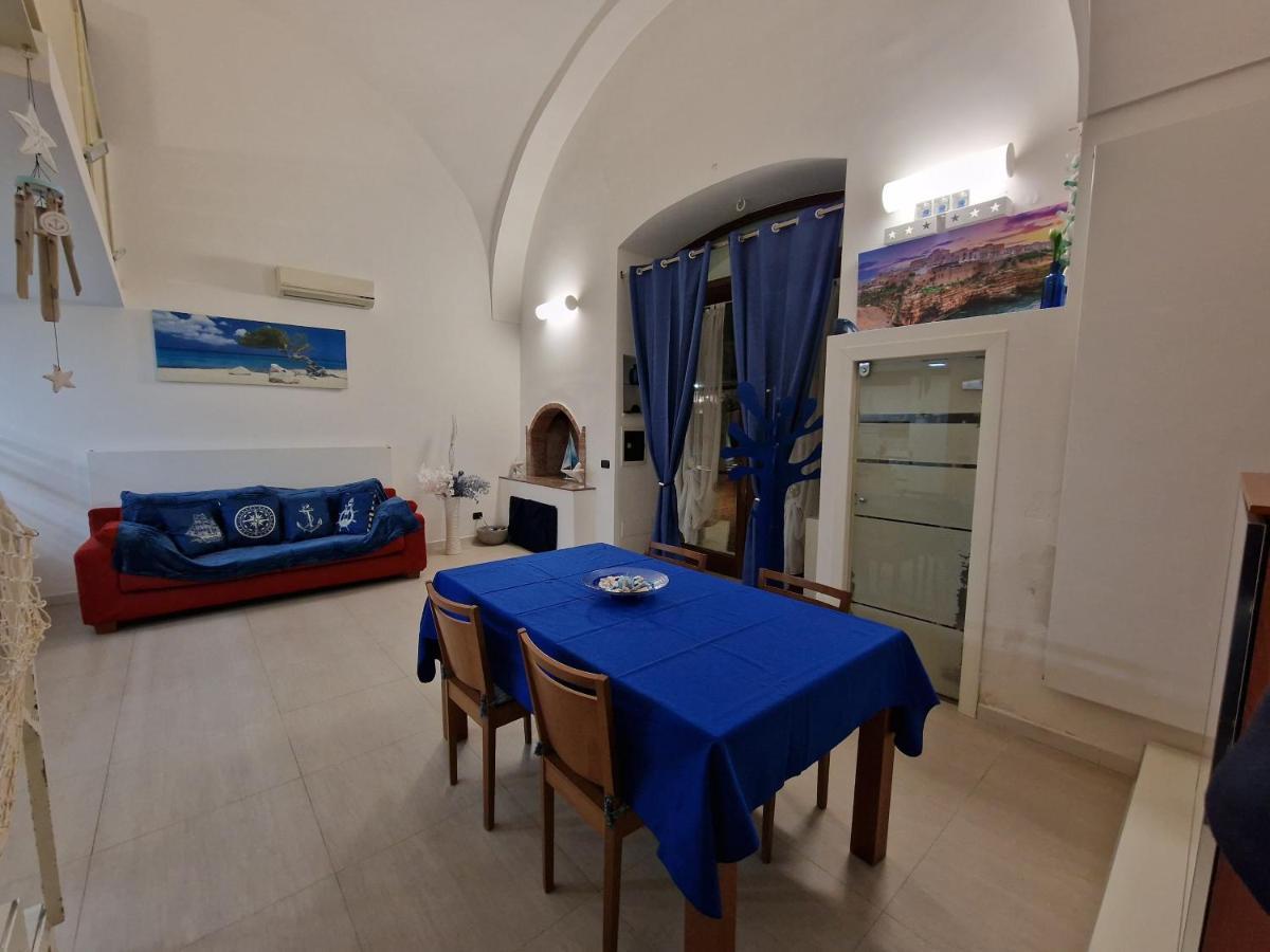 Polignano A Mare: Sulla Piazza Di Domenico Modugno Villa Buitenkant foto