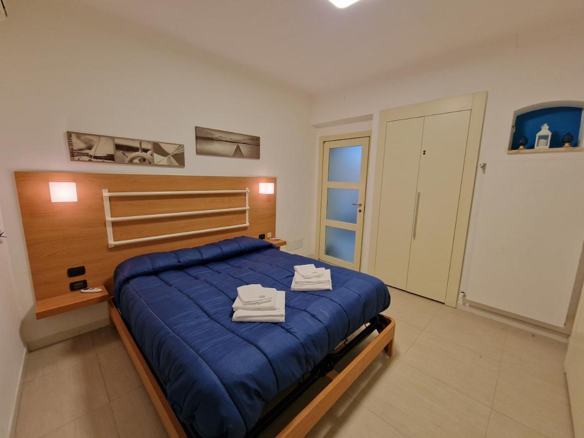 Polignano A Mare: Sulla Piazza Di Domenico Modugno Villa Buitenkant foto